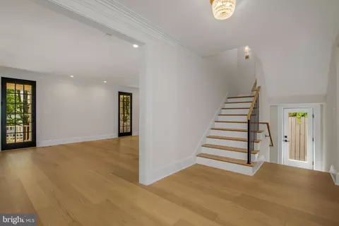 2710 36th St NW, Washington, DC 20007 photo 5