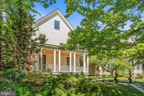 2710 36th St NW, Washington, DC 20007 photo 2
