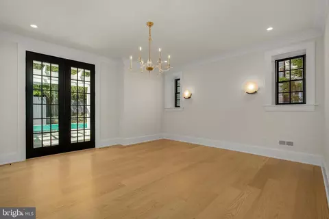 2710 36th St NW, Washington, DC 20007 photo 9