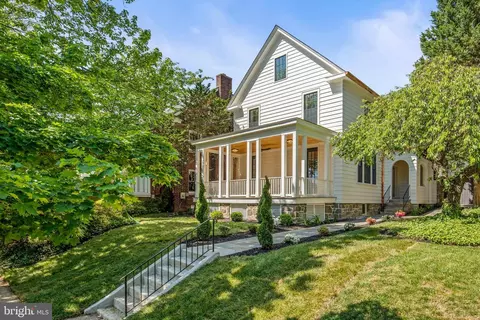 2710 36th St NW, Washington, DC 20007