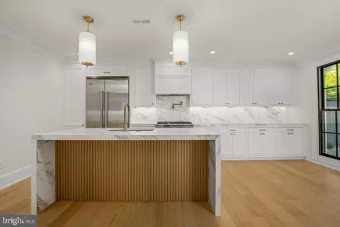 2710 36th St NW, Washington, DC 20007 photo 14