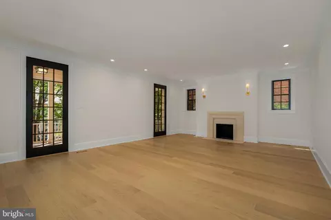 2710 36th St NW, Washington, DC 20007 photo 7