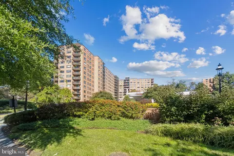4201 Cathedral Ave NW #718E, Washington, DC 20016