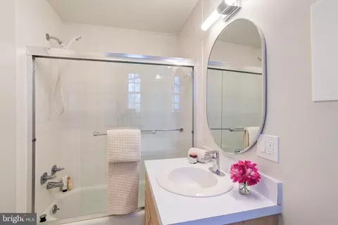 Bath - 240 14th St SE, Washington, DC 20003 photo 2 of 3