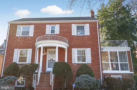 2021 32nd Pl SE, Washington, DC 20020