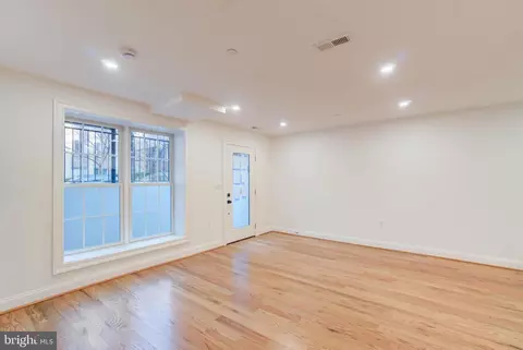 Living - 2910 18th St NW, Washington, DC 20009 photo 7 of 12