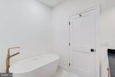 Bath - 2910 18th St NW, Washington, DC 20009 photo 3 of 6