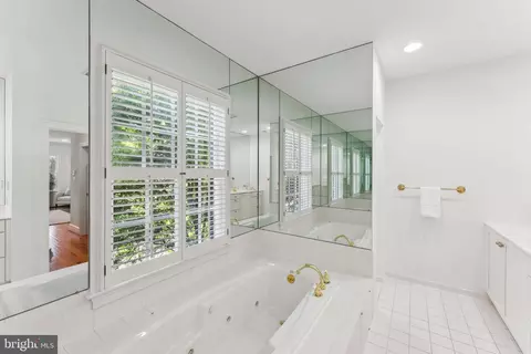Bath - 4819 Kemble Pl NW, Washington, DC 20007 photo 1 of 3