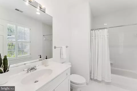 Bath - 4819 Kemble Pl NW, Washington, DC 20007 photo 3 of 3
