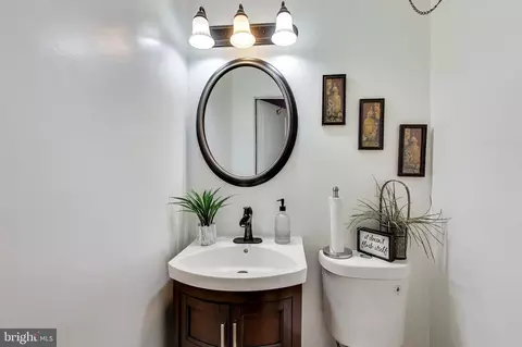 Bath - 1655 C St NE, Washington, DC 20002 photo 1 of 2