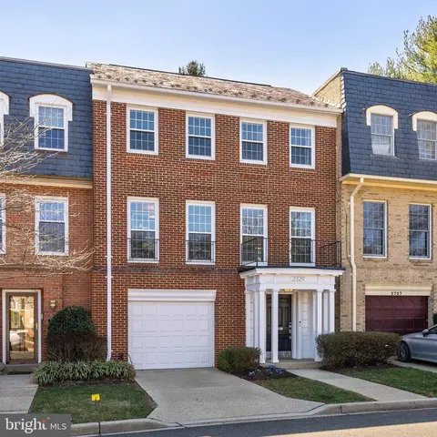 2729 Unicorn Ln NW, Washington, DC 20015