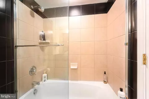 Bath - 616 E Nw NW #1150, Washington, DC 20004 photo 4 of 5