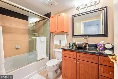 Bath - 616 E Nw NW #1150, Washington, DC 20004 photo 5 of 5