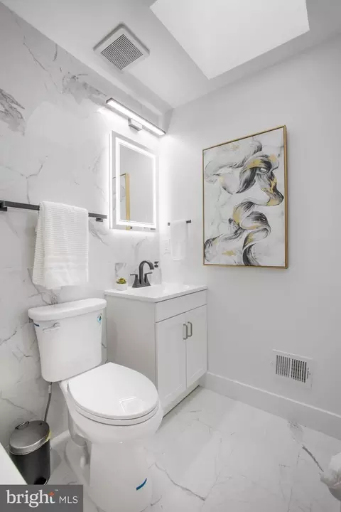 Bath - 702 19th St NE, Washington, DC 20002 photo 3 of 6