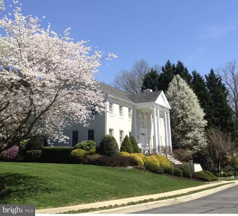 5124 52nd St NW, Washington, DC 20016
