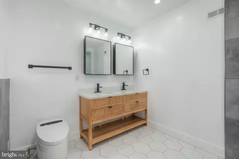 Bath - 1218 5th St NE #2, Washington, DC 20002 photo 4 of 4