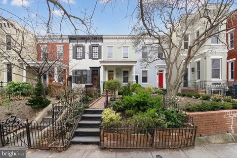 613 G St SE, Washington, DC 20003 photo 2
