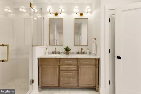 Bath - 1706 Bay St SE, Washington, DC 20003 photo 3 of 10