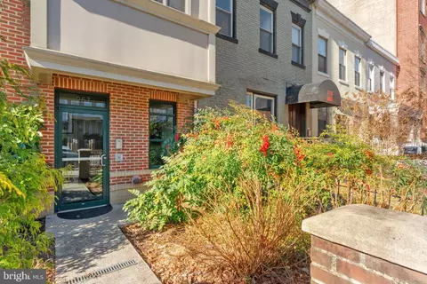 257 15th St SE #B, Washington, DC 20003 photo 2
