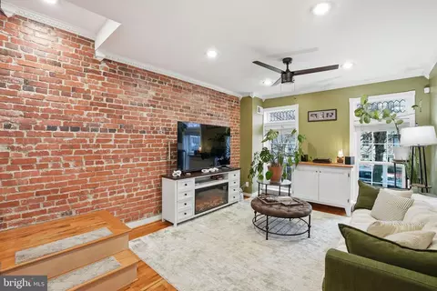 1616 D St SE, Washington, DC 20003 photo 3