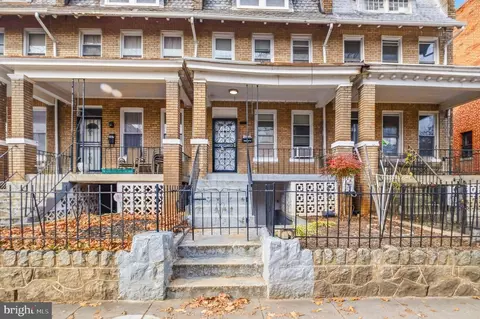 237 15th St SE, Washington, DC 20003