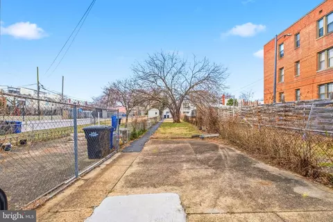Exterior - 237 15th St SE, Washington, DC 20003 photo 4 of 6