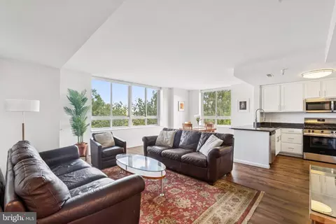 355 I St SW #601, Washington, DC 20024