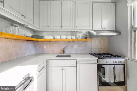 4000 Cathedral Ave NW #218B, Washington, DC 20016