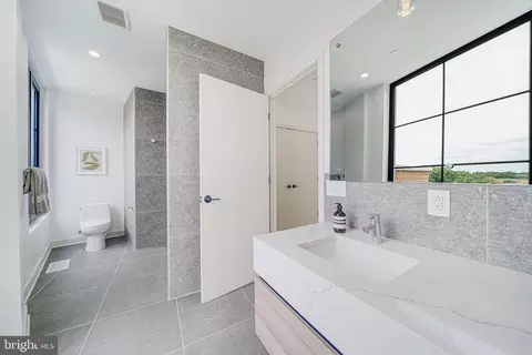 2907 Newark St NW, Washington, DC 20008 photo 11