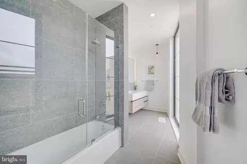 2907 Newark St NW, Washington, DC 20008 photo 12