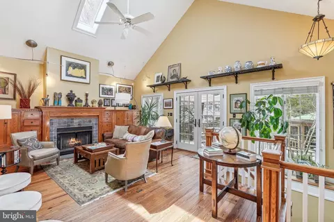 4612 Asbury Pl NW, Washington, DC 20016