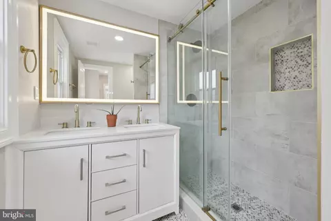 Bath - 1335 Maple View Pl SE, Washington, DC 20020 photo 1 of 2
