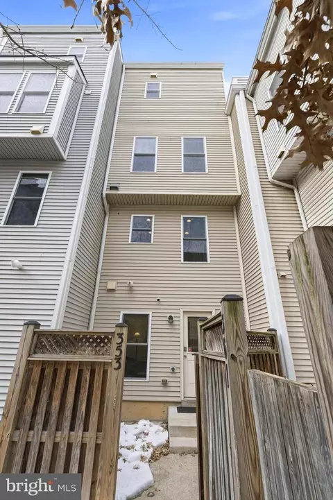 353 L St SE, Washington, DC 20003 photo 32