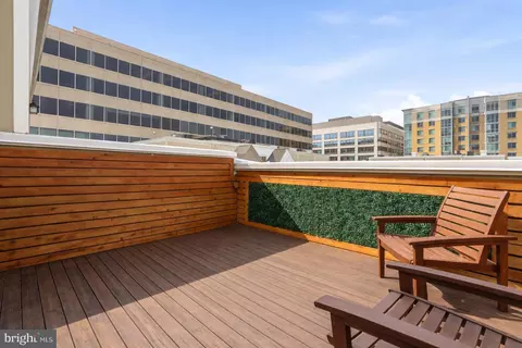 353 L St SE, Washington, DC 20003 photo 27