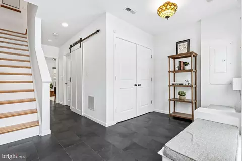 353 L St SE, Washington, DC 20003 photo 3