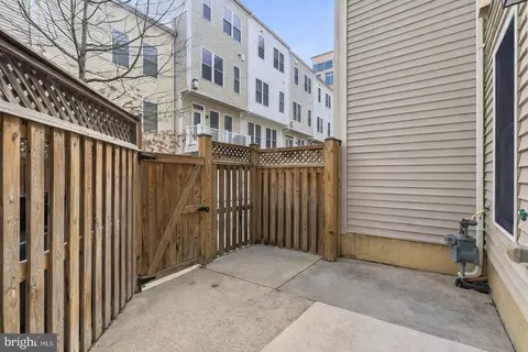 353 L St SE, Washington, DC 20003 photo 31