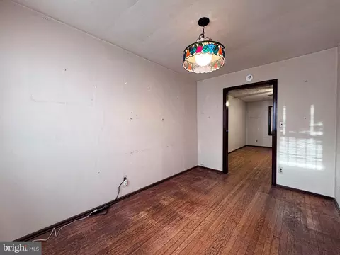 Living - 537 25th Pl NE, Washington, DC 20002 photo 5 of 5