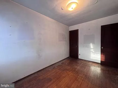 Bedroom - 537 25th Pl NE, Washington, DC 20002 photo 8 of 10