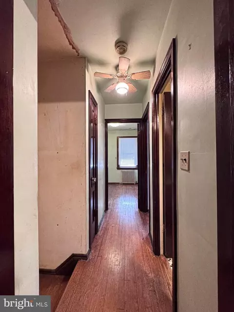 Entry Way - 537 25th Pl NE, Washington, DC 20002 photo 3 of 9