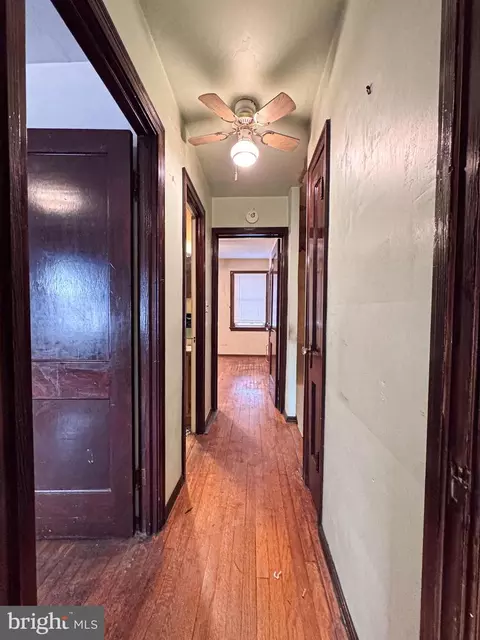 Entry Way - 537 25th Pl NE, Washington, DC 20002 photo 5 of 9