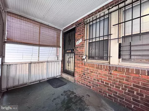 Exterior - 537 25th Pl NE, Washington, DC 20002 photo 3 of 5
