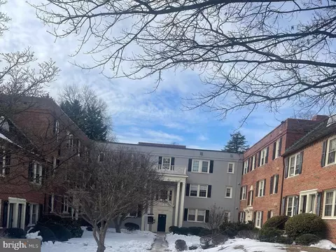 2037 38th St SE #102, Washington, DC 20020