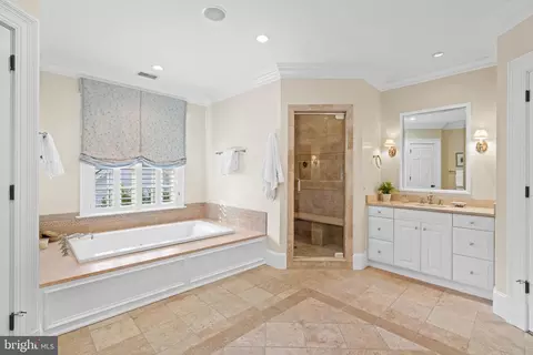Bath - 4641 Dexter St NW, Washington, DC 20007 photo 3 of 8