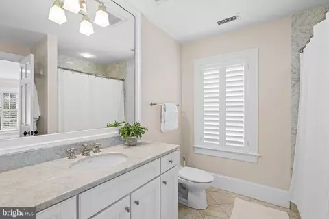 Bath - 4641 Dexter St NW, Washington, DC 20007 photo 4 of 8