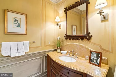 Bath - 4641 Dexter St NW, Washington, DC 20007 photo 1 of 8