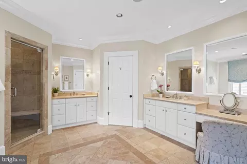 Bath - 4641 Dexter St NW, Washington, DC 20007 photo 2 of 8