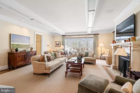 Living - 4641 Dexter St NW, Washington, DC 20007 photo 3 of 4