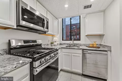 3825 Davis Pl NW #102, Washington, DC 20007
