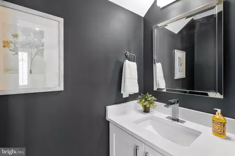 Bath - 700 16th St NE #2, Washington, DC 20002 photo 1 of 2