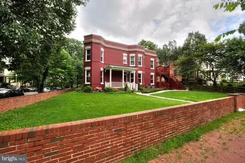 229 14th St SE #2, Washington, DC 20003